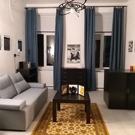 Затишна Квартира В Історичному Центрі Міста Tsjernivsi Buitenkant foto